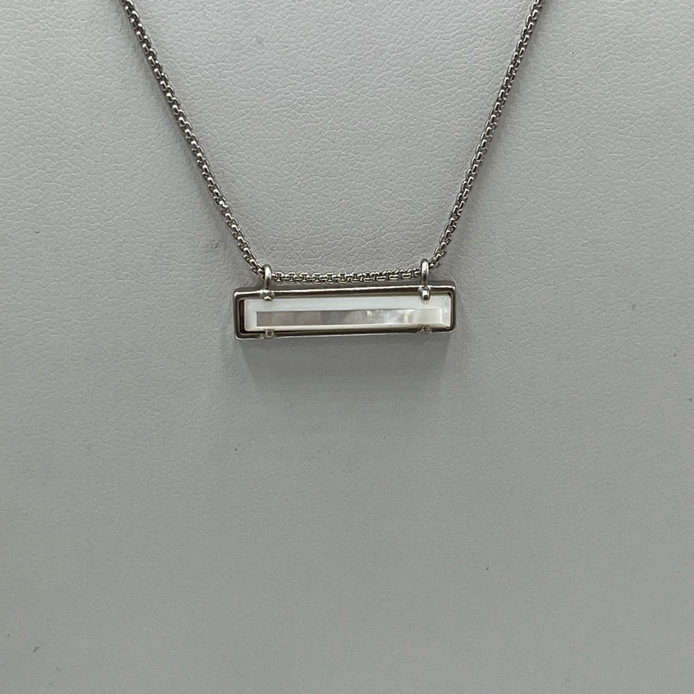 KENDRA SCOTT Leanor Silver Pendant Necklace in Ivory‎ Mother of Pearl